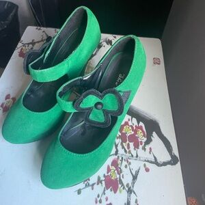 Mary Jane Green Heeled Shoe with Sleek Suede shamrock Buckle Design